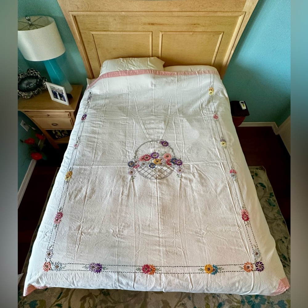 Hand Embroidered Vntg (possibly Antique) floral bedspread cover 1920-1930’s